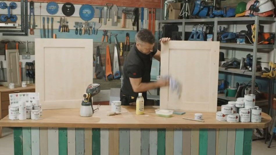 KEITTIÖKAAPPIEN MAALAUS - tekstitetty-Frenchic Paint Finland