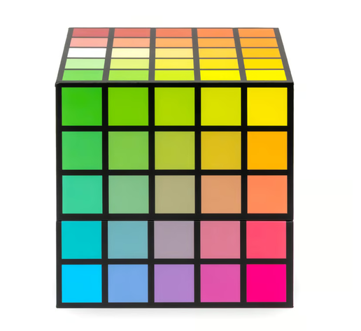Colour Cube 3:Rohkeaa väri-iloa
Colour Cube, Volume 3: Sinulle, joka rakastat kirkkaita värejä, persoonallisia yhdistelmiä ja rohkeita värikokeiluja. Värikäs, leikkisä ja rohkea. Näyttävät kukka-asetelmat, herkulliset makeiset, sateenkaaret ja hehkuvat neonvärit...
Colour Cube on laatikollinen väri-ideoita ja inspiraatiota helposti, hauskasti ja ilman loputonta väripähkäilyä.