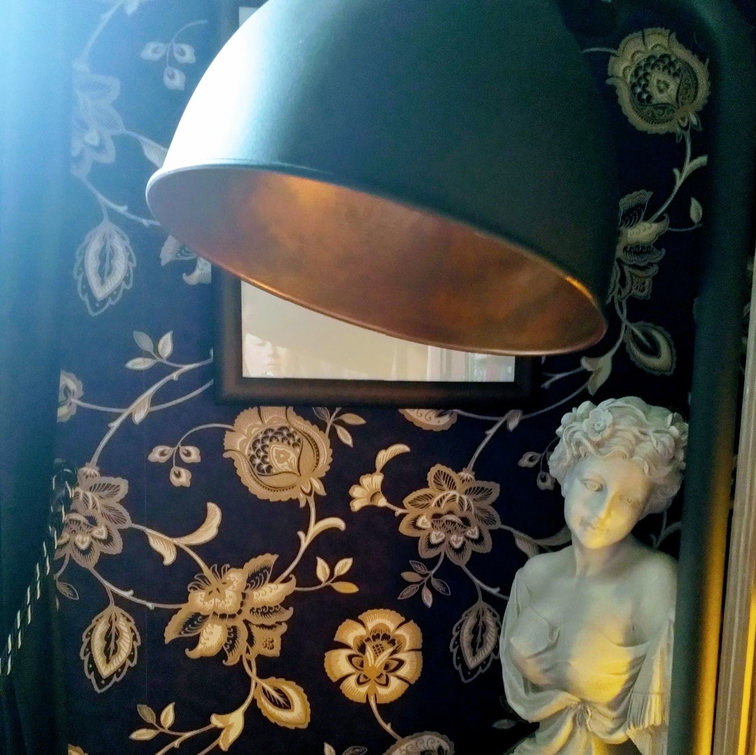 Kulta_ja_ruskea_vaha_lampun_sisaosa_Frenchic_Paint_Finland_22