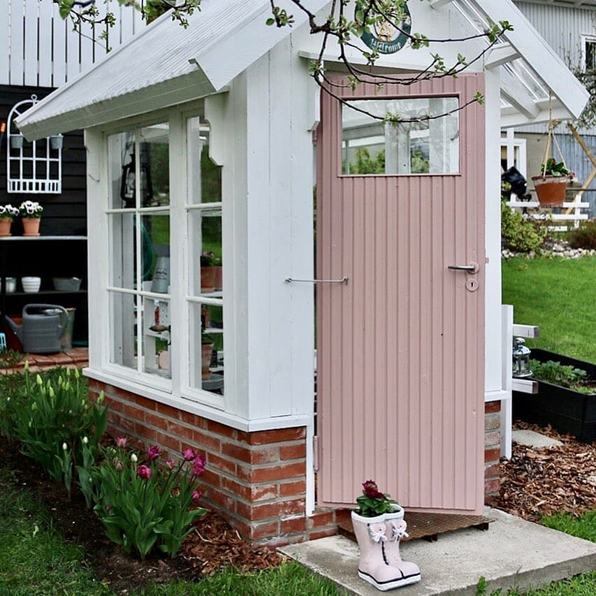 Vaaleanpunainen_ovi_Frenchic_Paint_Dusky_Blush