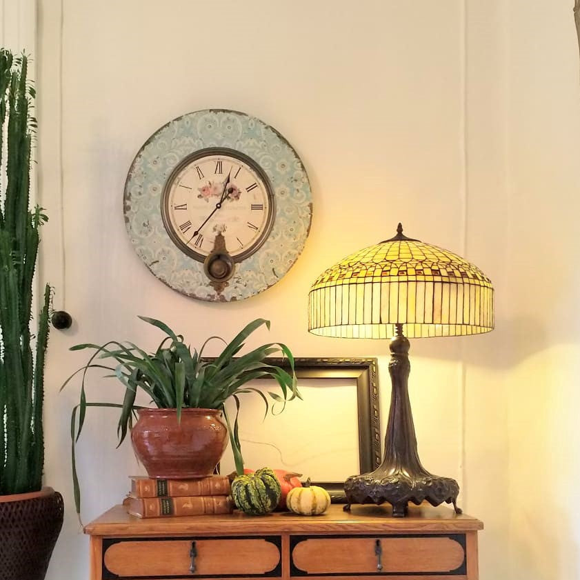 Historiallisen tunnuksen innoittamana tämä luonnonvalkoinen seinämaalisävy Yourkshire Rose sävy on sinulle, joka tarvitset lämpimämmän vaihtoehdon valkoiselle. Perinnesävynkaltainen. Sisustajan valinta. Upea vanhoissa rakennuksissa ja niiden sisustuksissa.