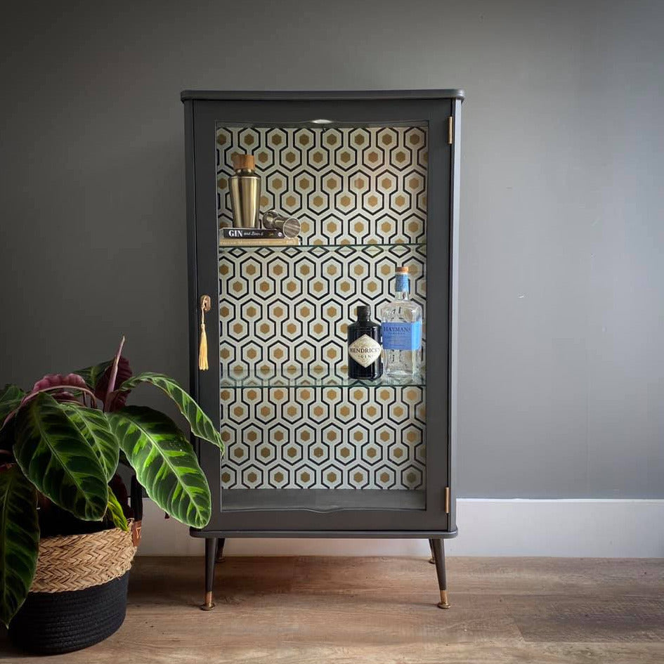 Smudge -tumma harmaa -mattapinta- Kalustemaali Al Fresco Frenchic Paint sarjasta.