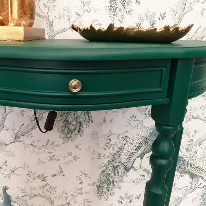 Victory Lane - Paint - Al Fresco - Frenchic Finland, vihreä kalkkimaali, vihreäksi maalattu pöytä.