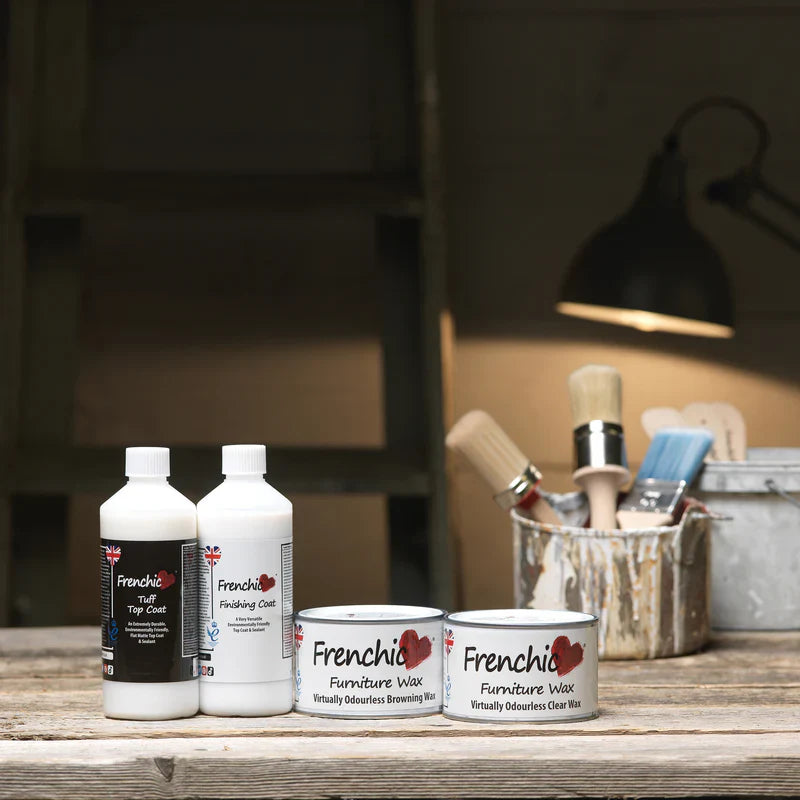 Puuvahat ja Viimeistelypinnoitteet suojaksi maalipinnan päälle. 