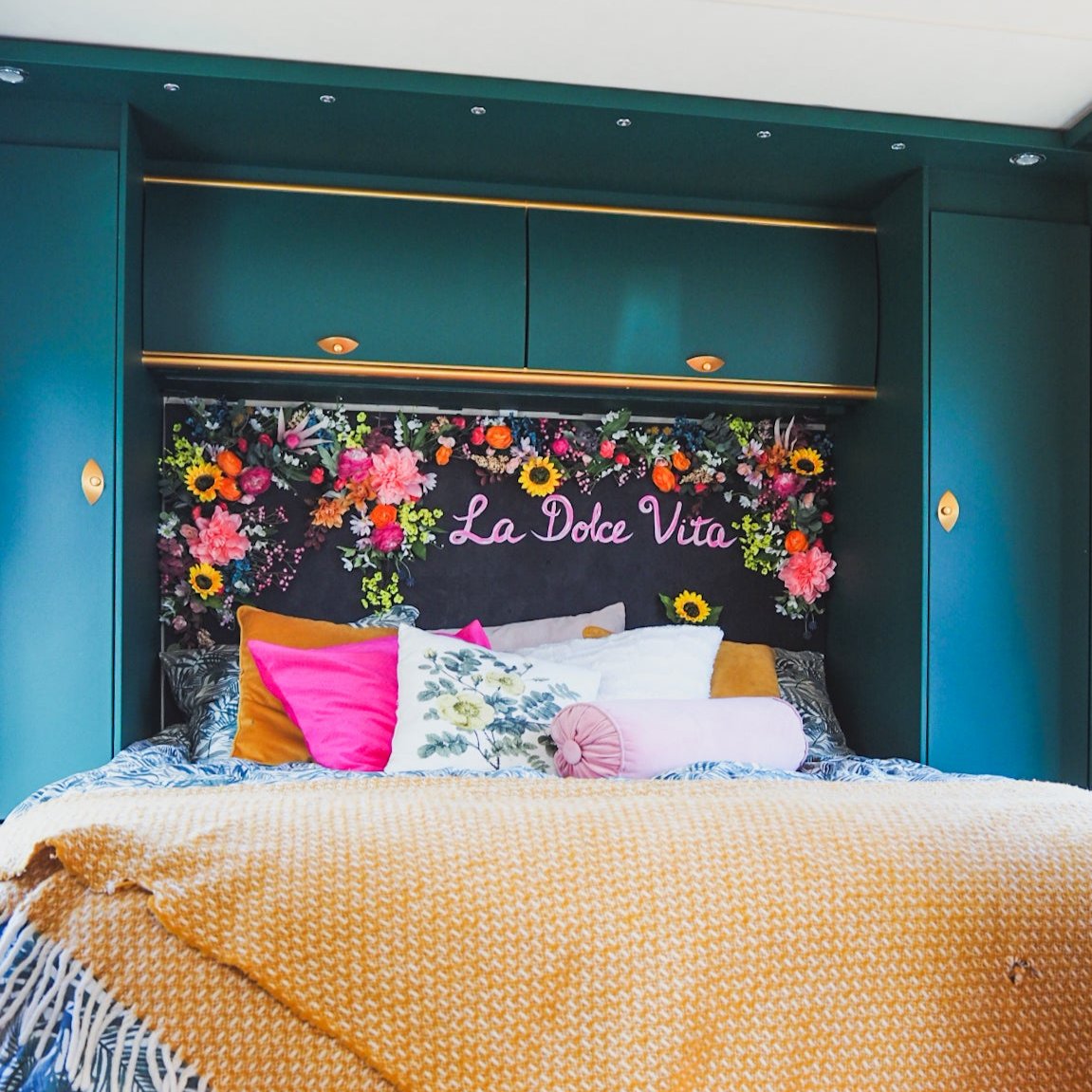 CARAVAN AUTON MAALAUS FRENCHIC MAALEILLA VIHREÄ VICTORY LANE. 