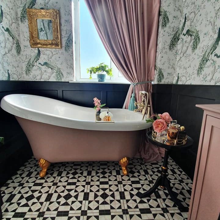 DuskyBlush-puuterinen pinkki Frenchic maali.