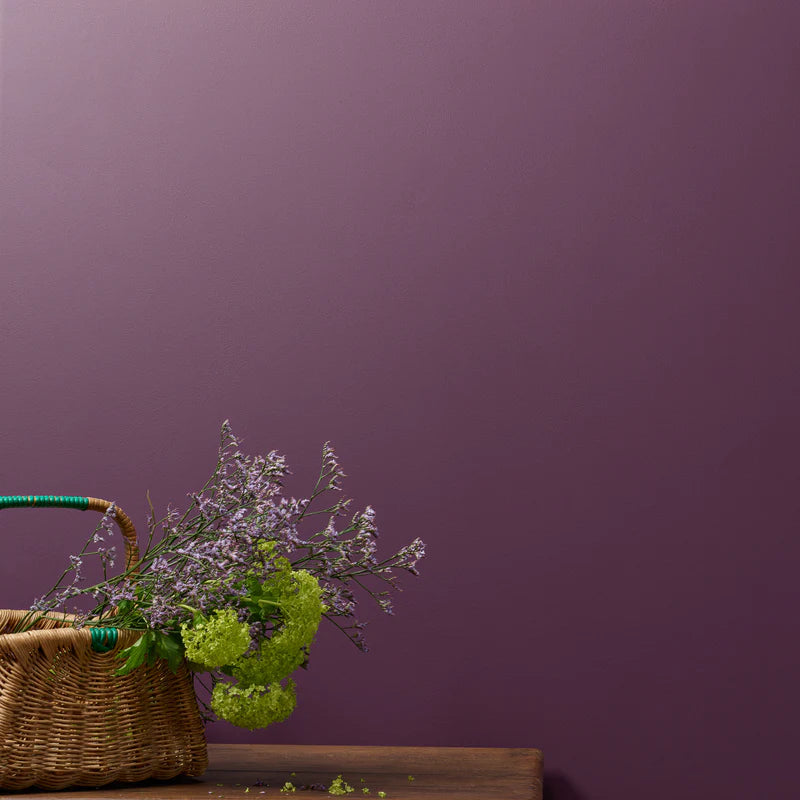 Viininpunainen, purppura maali seniin ja listoille Boujeee Frenchic. 