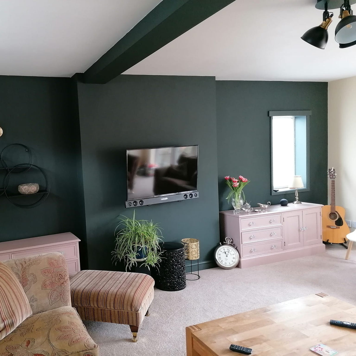 Black Forest - tumma metsänvihreä seinämaali-Chalk Wall Paint sisäseinämaali-Frenchic Paint Finland