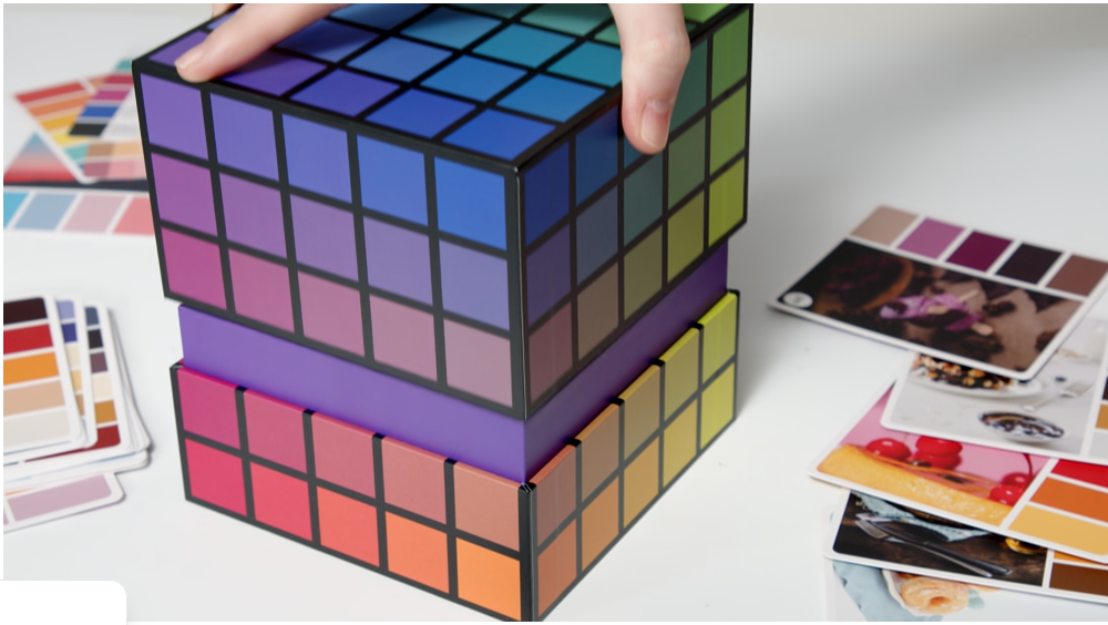 Colour Cube 1 väripalettikortit väriyhdistelmien ja värisuunnittelun inspiraatioksi.Vuodenaikojen lumo. 