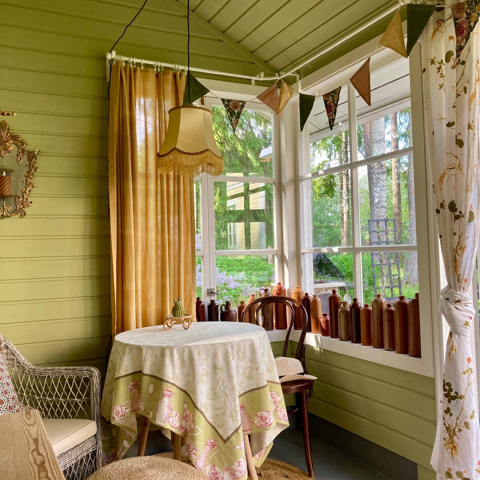 Huvimajan_paneelikatto_Apple_Barn_Frenchic_seinamaali_15