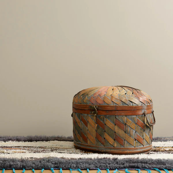 SaltoftheEarth_beige Frenchic maali.