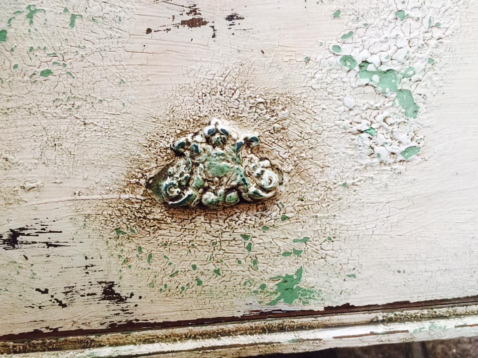 Shabby_Chic_kalustemaalaus_kalkkimaaleilla_Apple_of_My_Eye_Wedding_Cake_Kirkas_ja_ruskea_vaha_Frenchic_Paint3