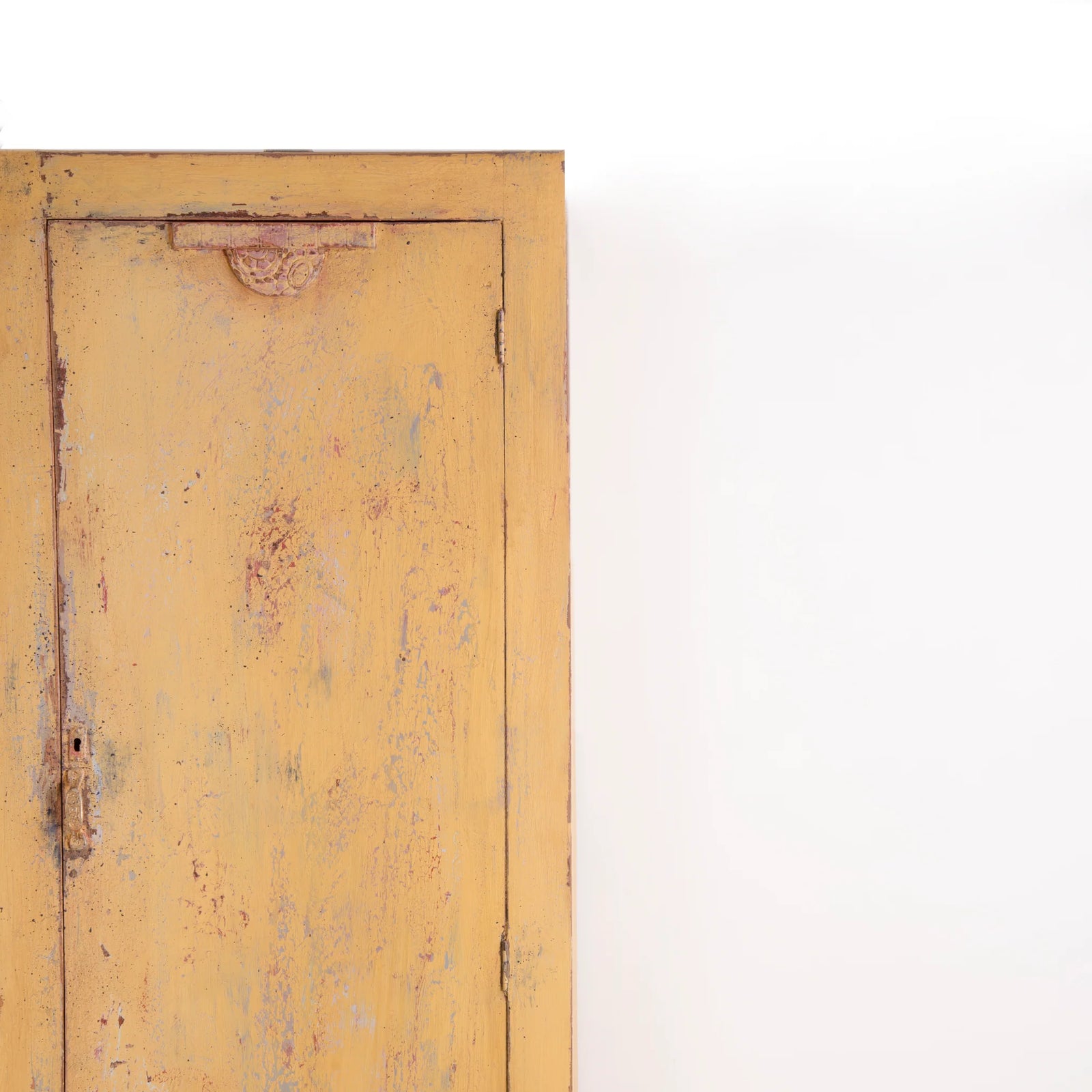 Whitey White on perus valkoinen Lazy Range kalustemaali, 

Valkoinen, mattapintainen maali listoihin, oviin, paneeleihin ja kalusteisiin. Kestävä ja helppokäyttöinen maali kodin viimeistelyyn. Varma valinta, se kaunis, kellastumaton ja puhdas valkoinen - toimii aina!