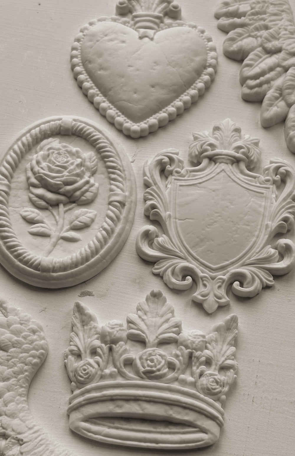 Heraldry-silikonimuotti-Frenchic Paint Finland