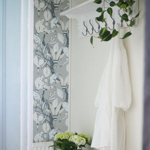 Vaalea seinämaali Yorkshire Rose Frenchic sarjasta. 