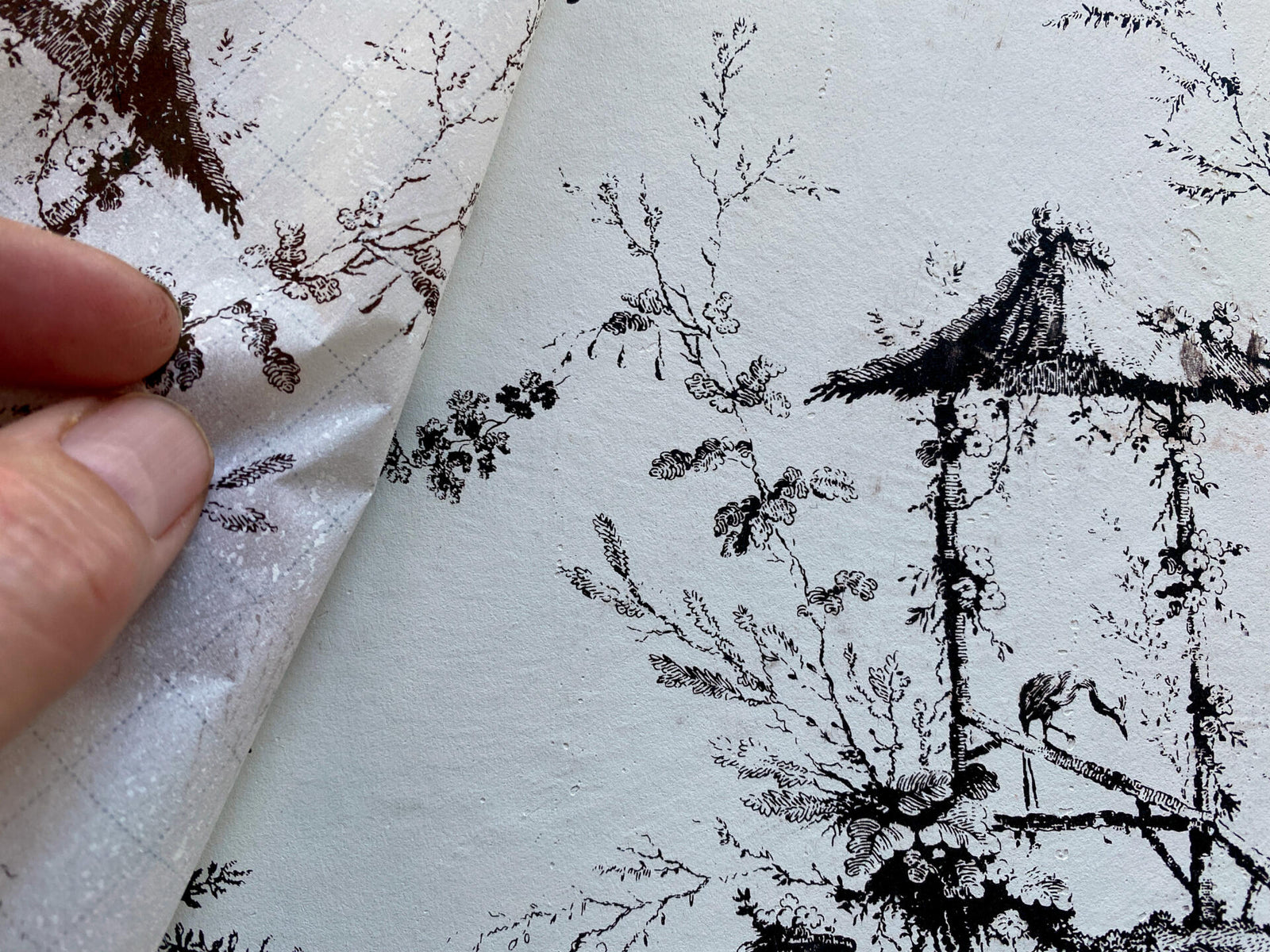 Petit Parasols iod paint inlay frenchic paint finland koristemaalaus. 