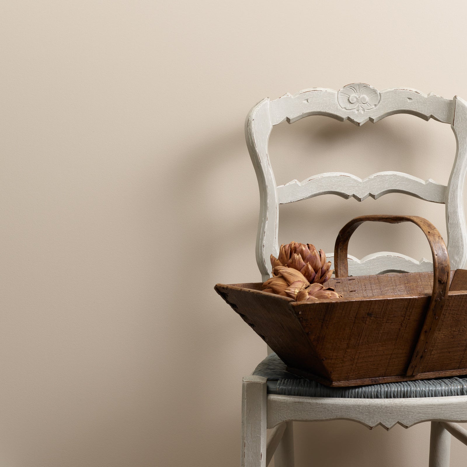 Pampas on upea beigensävyinen maali Frenchic maalisarjasta. 